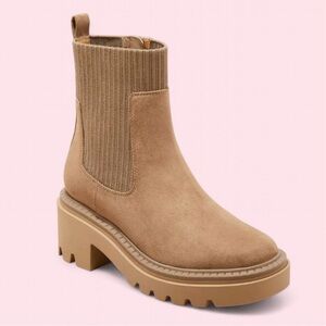 Universal Thread “Kyrie” Tan Chunky Chelsea Bootie with Ribbed Ankle